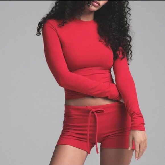SKIMS Cotton Jersey Long Sleeve T Shirt Womens Small Cranberry Red NWT - Picture 1 of 9